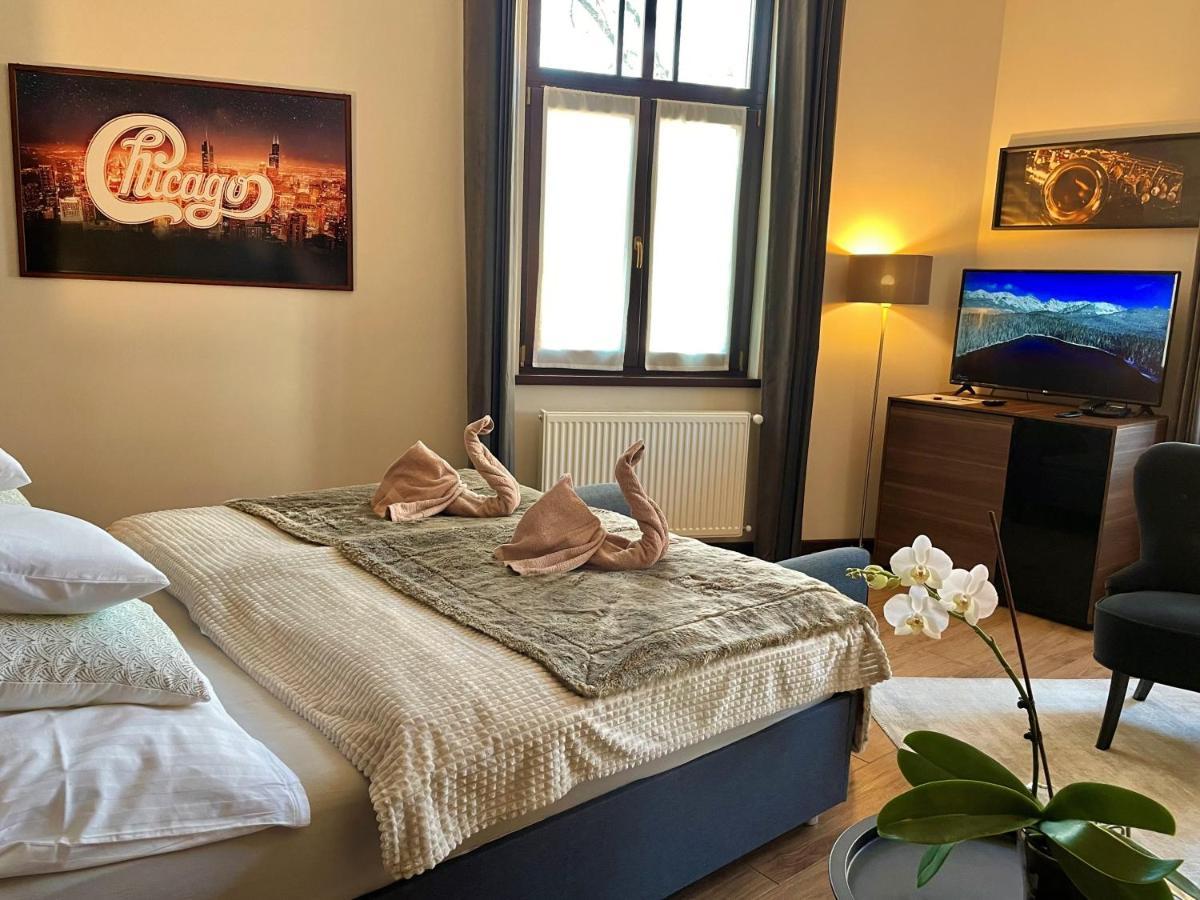 センテシュ Chicago Vendeghaz Bed & Breakfast エクステリア 写真