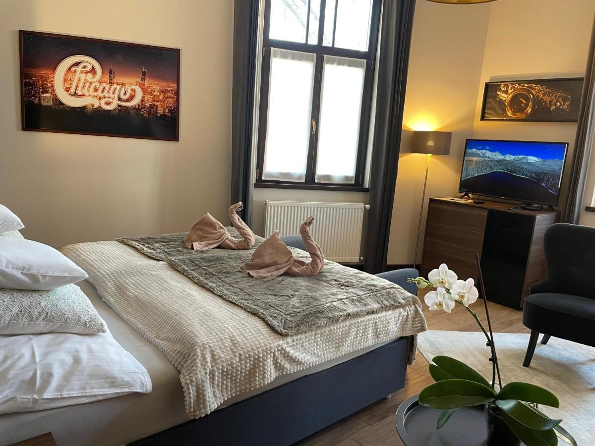 センテシュ Chicago Vendeghaz Bed & Breakfast エクステリア 写真