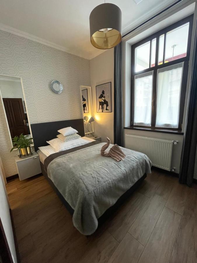 センテシュ Chicago Vendeghaz Bed & Breakfast エクステリア 写真