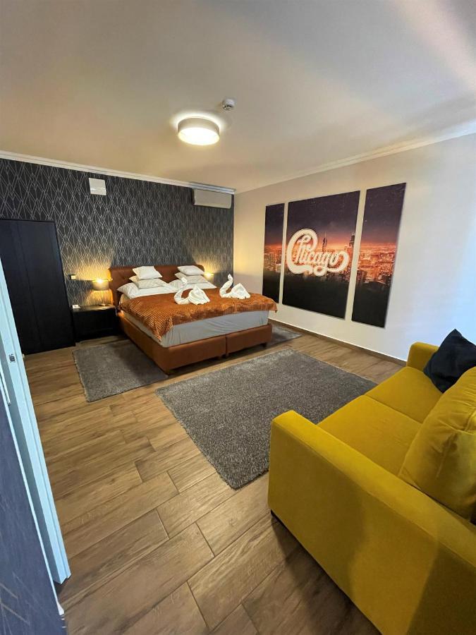 センテシュ Chicago Vendeghaz Bed & Breakfast エクステリア 写真