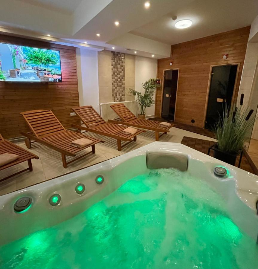 センテシュ Chicago Vendeghaz Bed & Breakfast エクステリア 写真