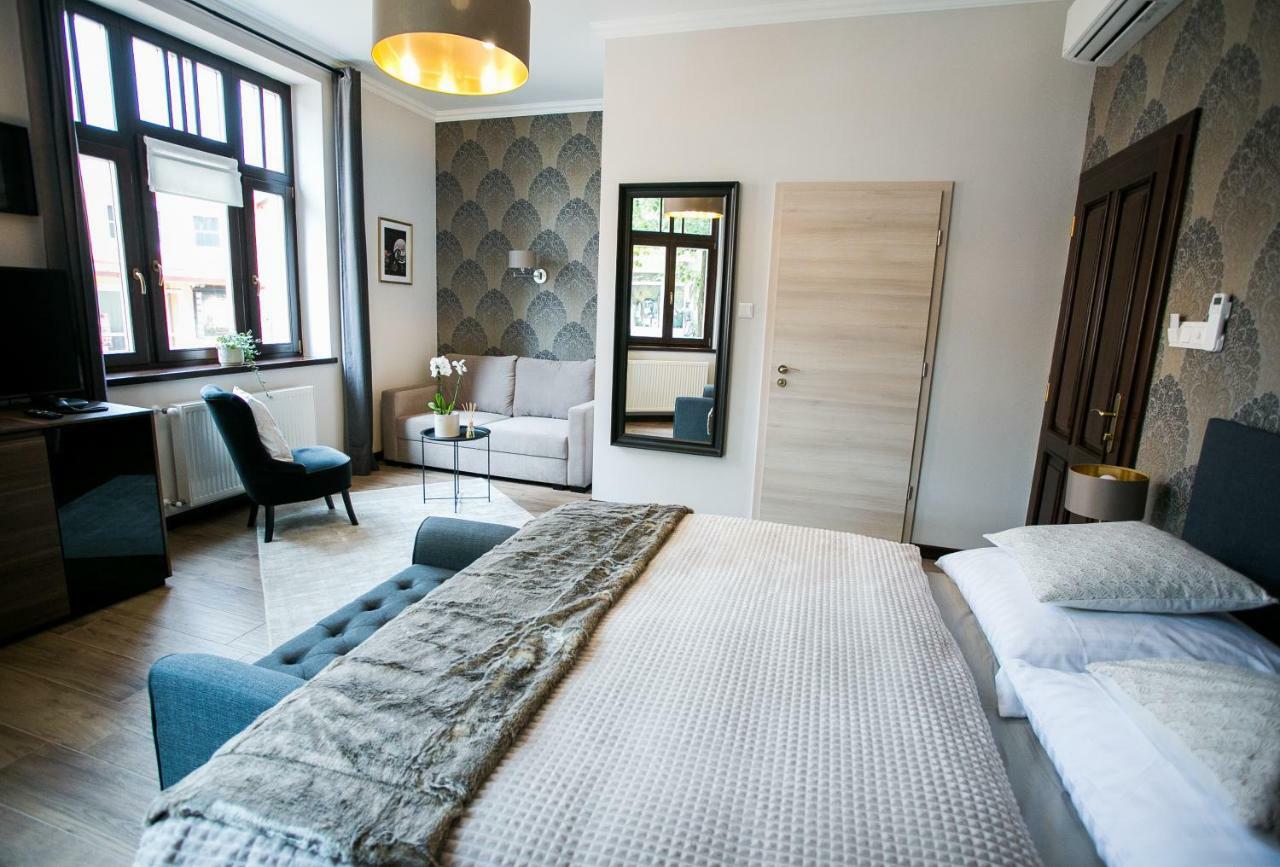 センテシュ Chicago Vendeghaz Bed & Breakfast エクステリア 写真