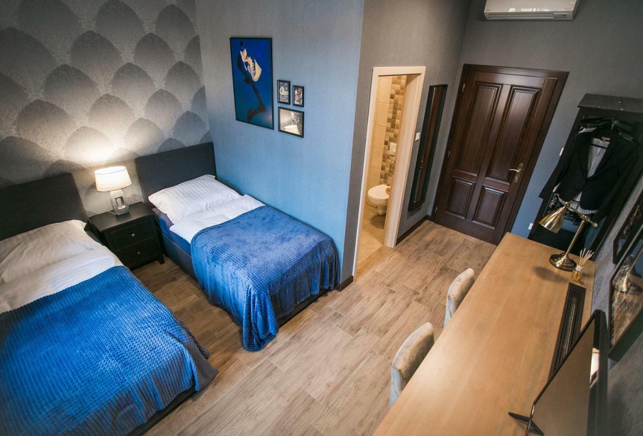 センテシュ Chicago Vendeghaz Bed & Breakfast エクステリア 写真